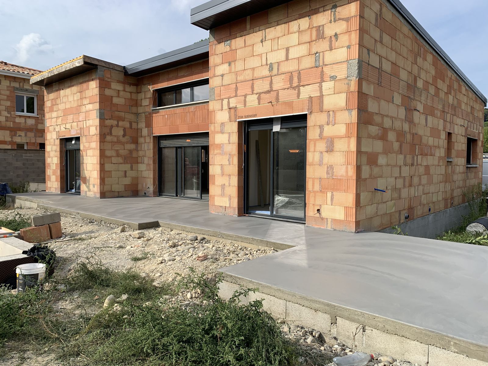 Maison neuve en finitions avec terrasse, construction à Montélimar
